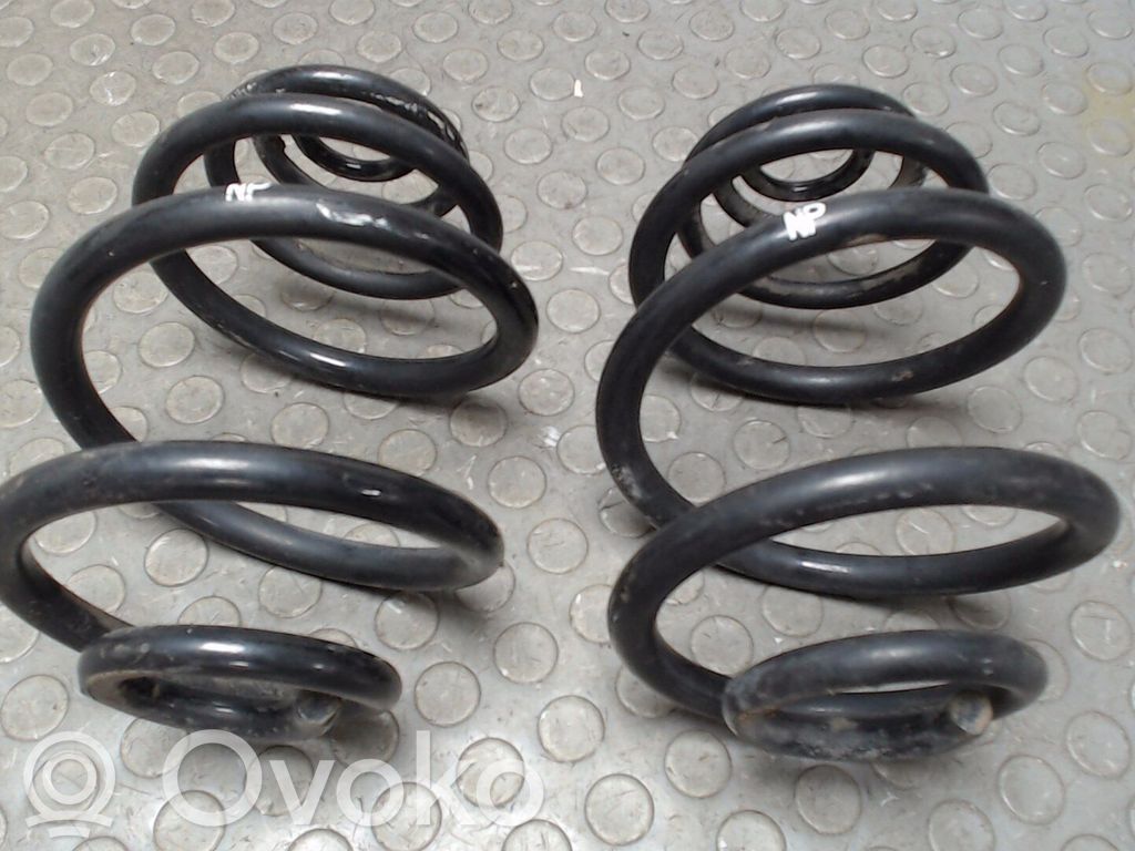 Opel Tigra B Sprężyna tylna 