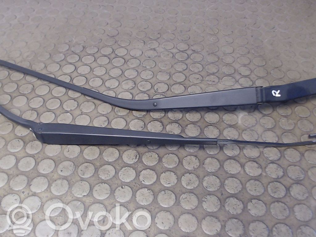 Mazda 6 Brazo del limpiaparabrisas delantero 