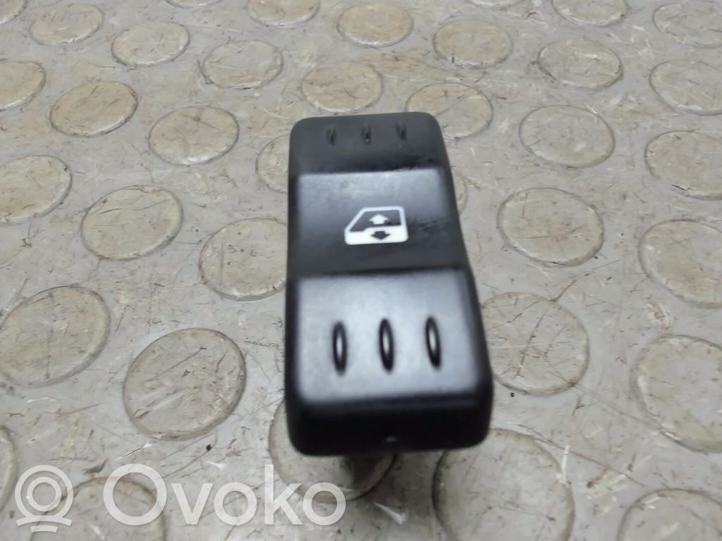 Dacia Logan I Interruptor del elevalunas eléctrico 