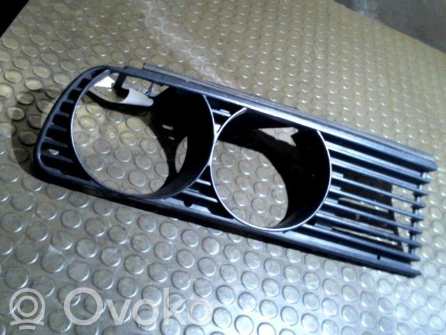 BMW 3 E30 Rejilla delantera 