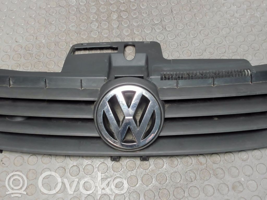 Volkswagen Polo IV 9N3 Etusäleikkö 