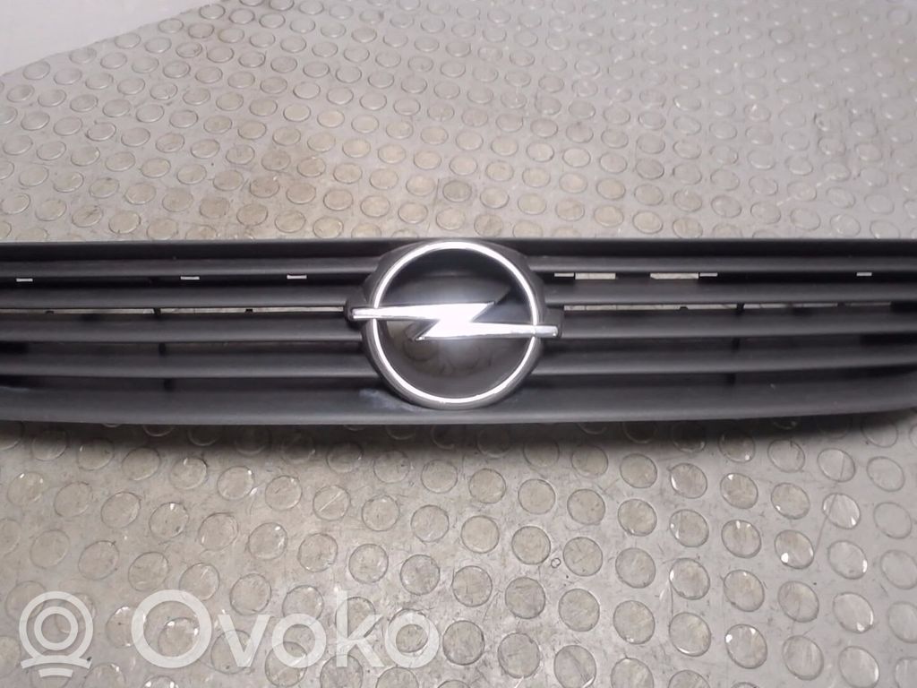Opel Astra G Rejilla delantera 