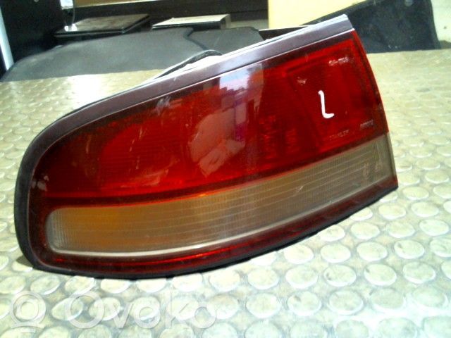 Lampy tylnej klapy bagażnika   MR124271