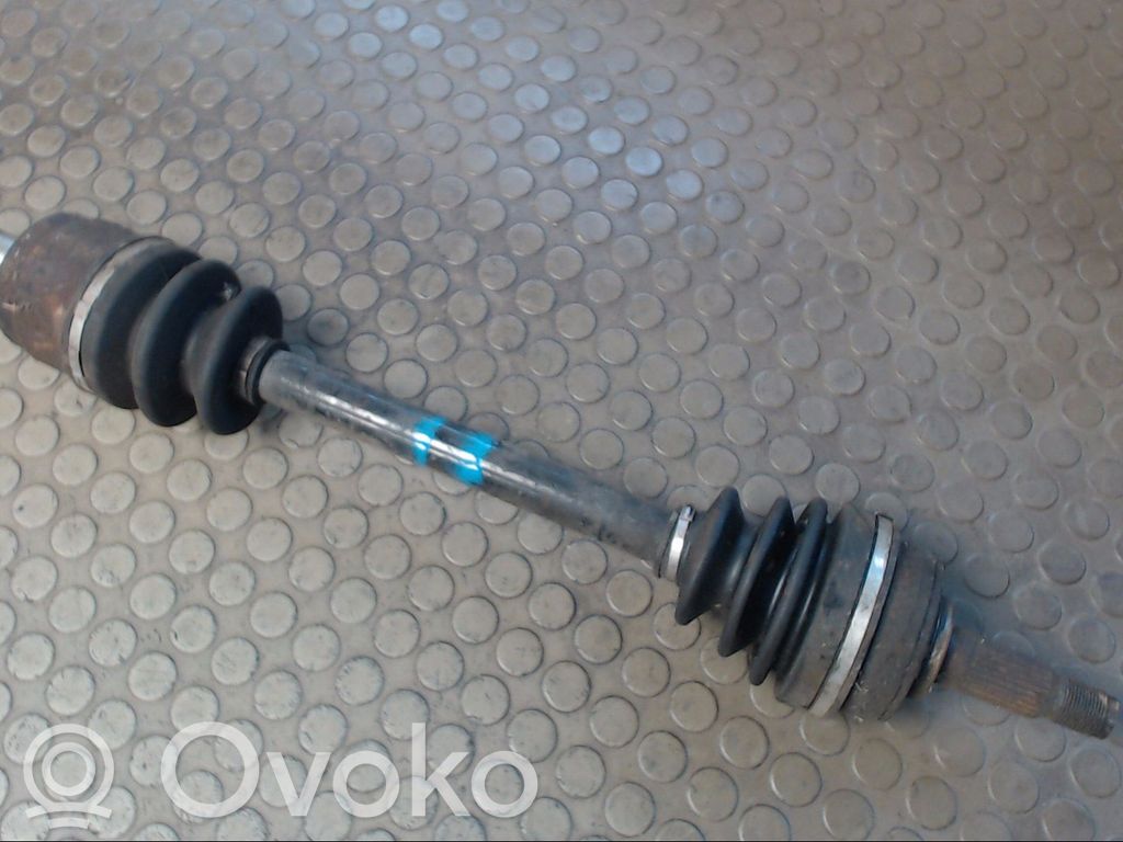 Etuvetoakseli