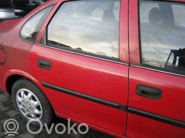 Opel Vectra B Puerta trasera 