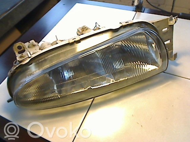 Mazda 121 SM Scheinwerfer 