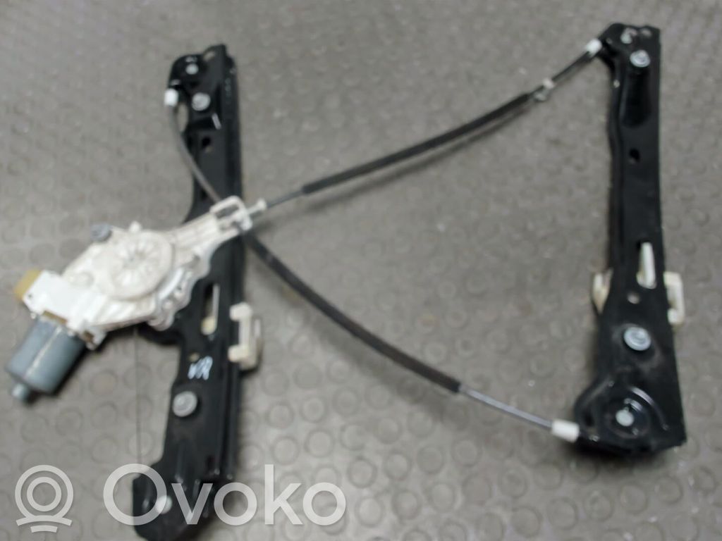 BMW 1 E81 E87 Front door window regulator motor 