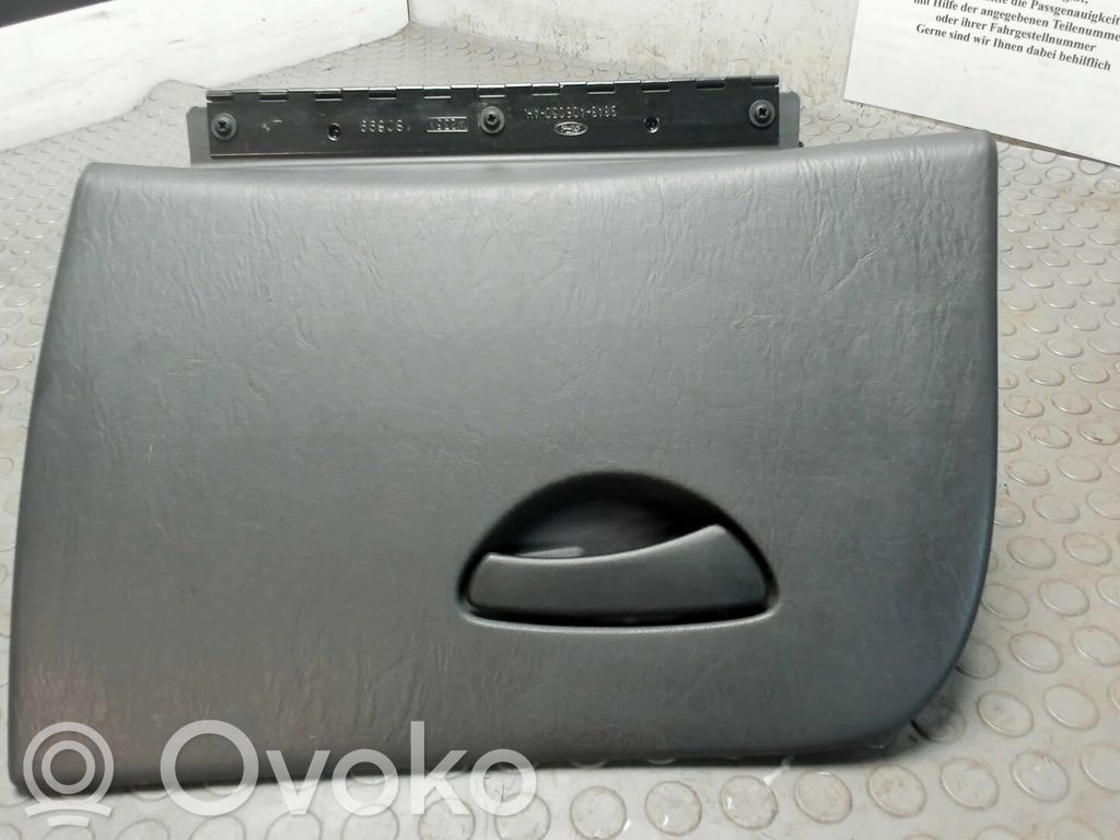 Ford Focus Glove box 