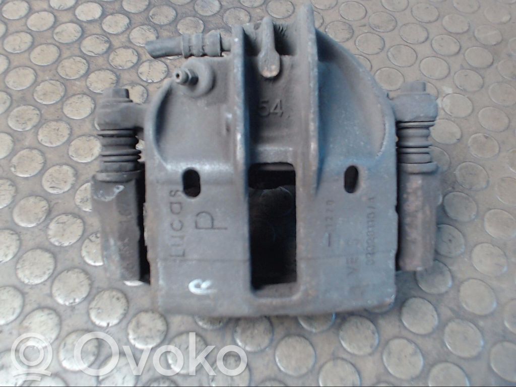 Mitsubishi Carisma Etujarrusatula 