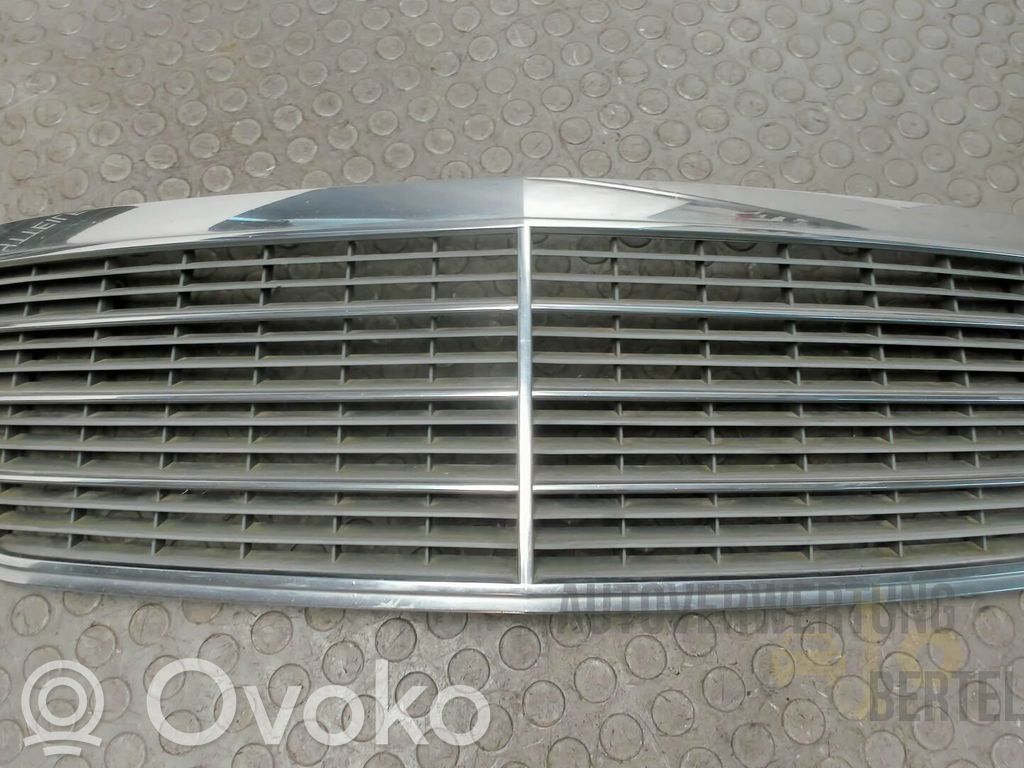 Mercedes-Benz E W210 Etusäleikkö 