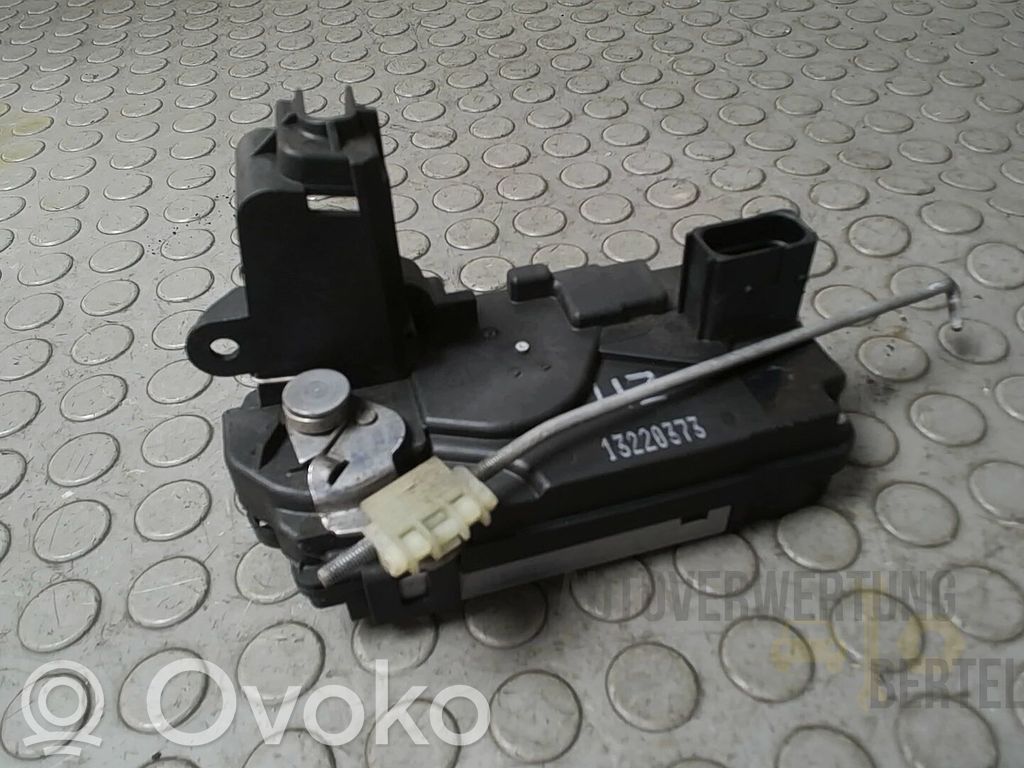 Opel Zafira B Zamek drzwi tylnych 
