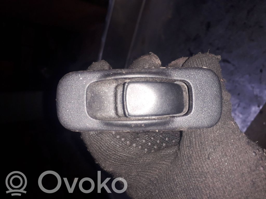Electric window control switch   MR740601