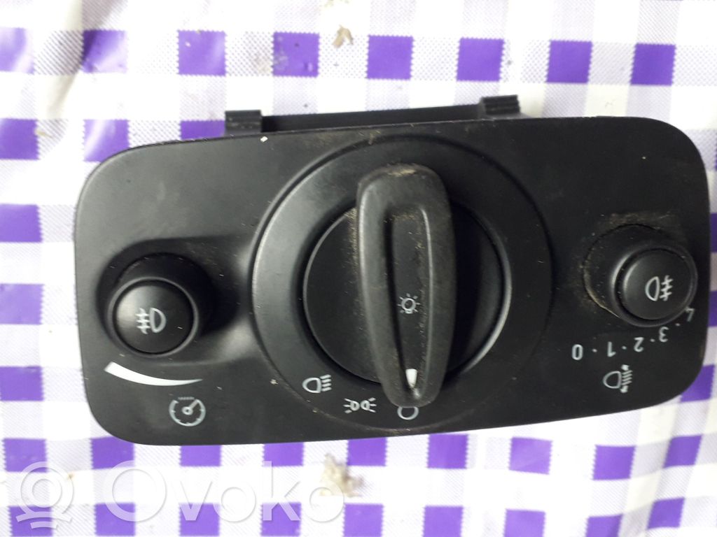 Light switch   10003922