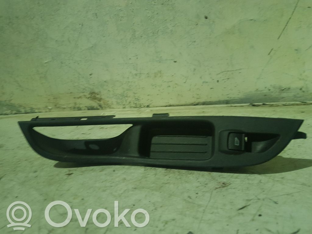Electric window control switch   BM51A240A40