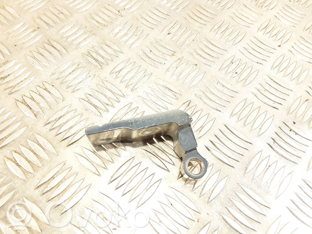 Front door upper hinge   31457957
