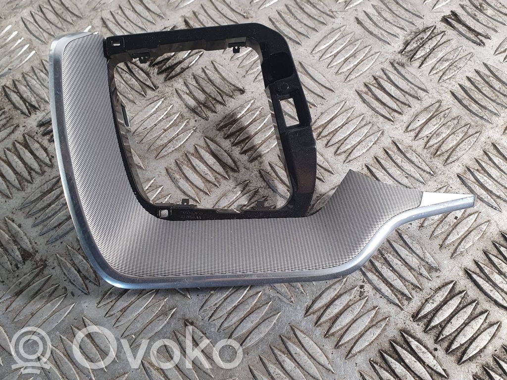Volvo XC60 Kita panelės detalė 