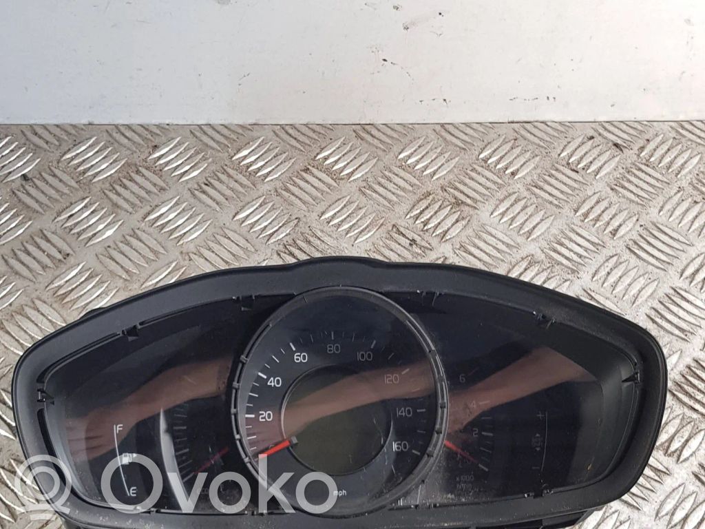 Volvo V40 Speedometer (instrument cluster) 