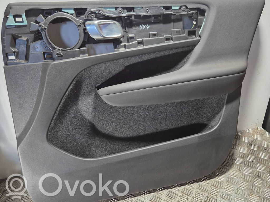 Volvo XC40 Boczki / Poszycie drzwi przednich 
