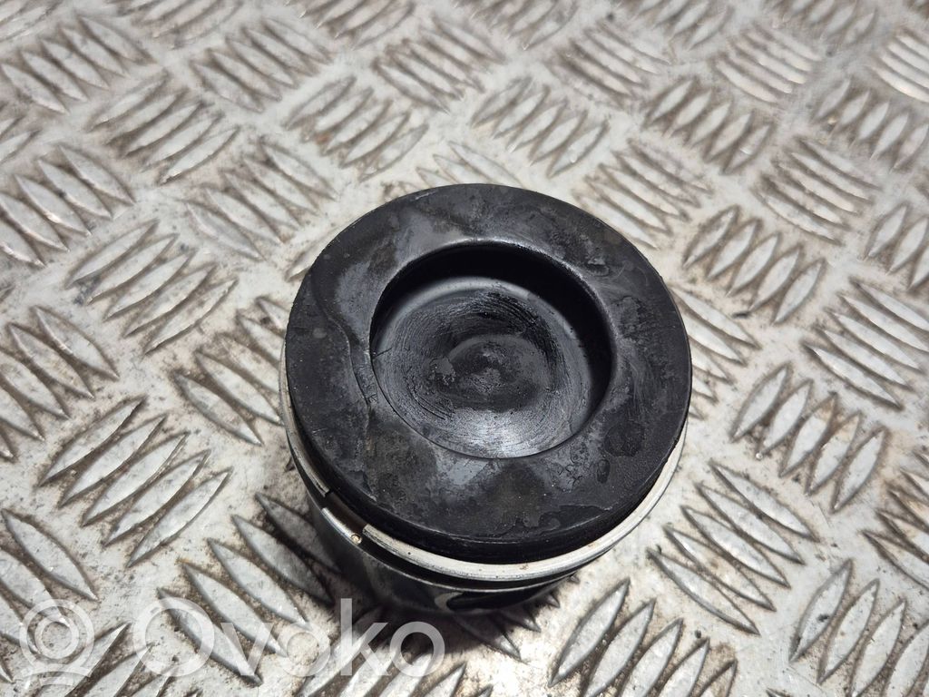 Piston   82L175,31460046