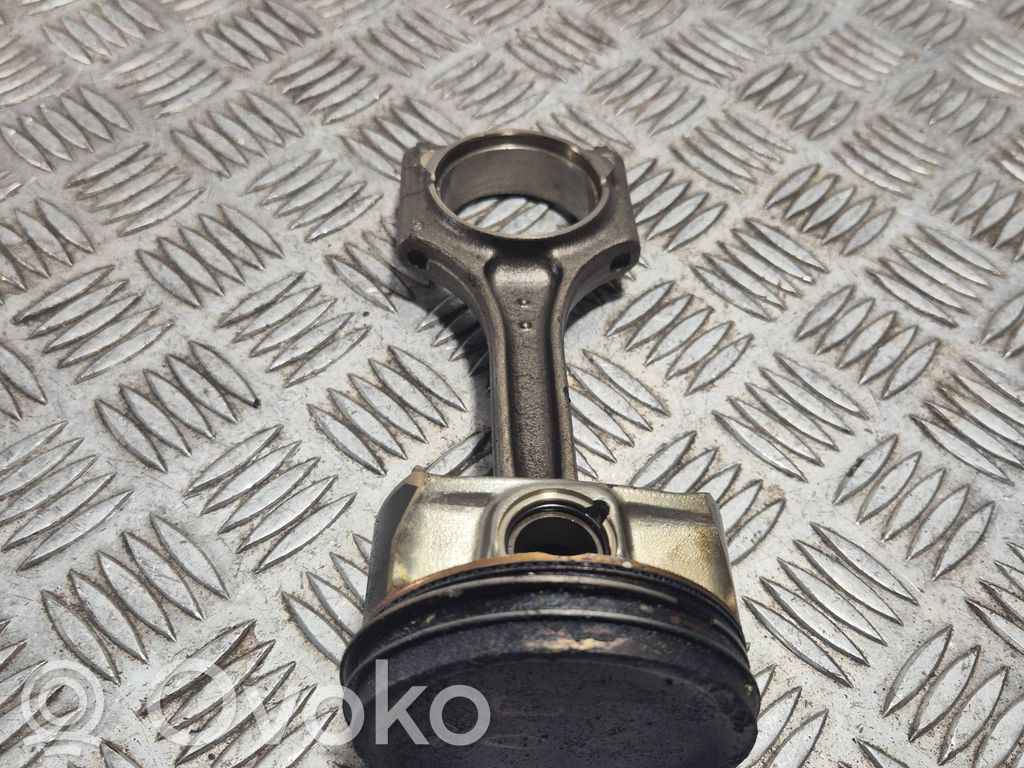 Piston   82L116,F051