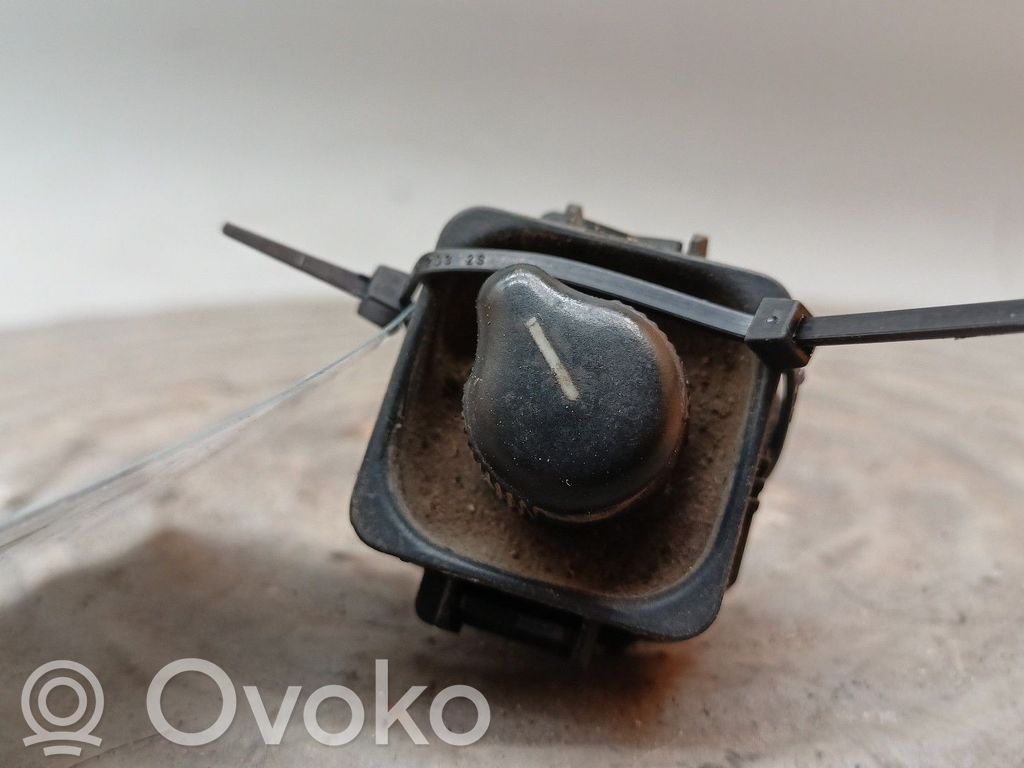 Mercedes-Benz C W202 Wing mirror switch 
