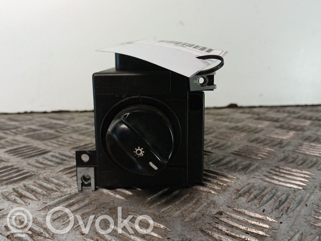 Light switch   1685450104