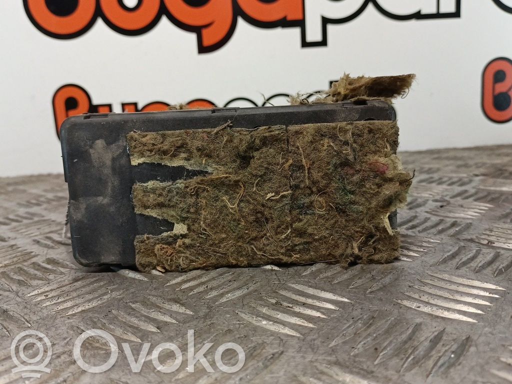 Audi 80 90 B3 Centrālās atslēgas vadības bloks 
