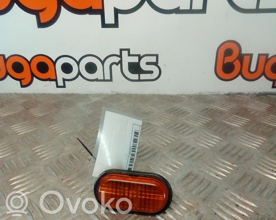 Renault Clio I Priekšējā bufera pagrieziena rādītājs 