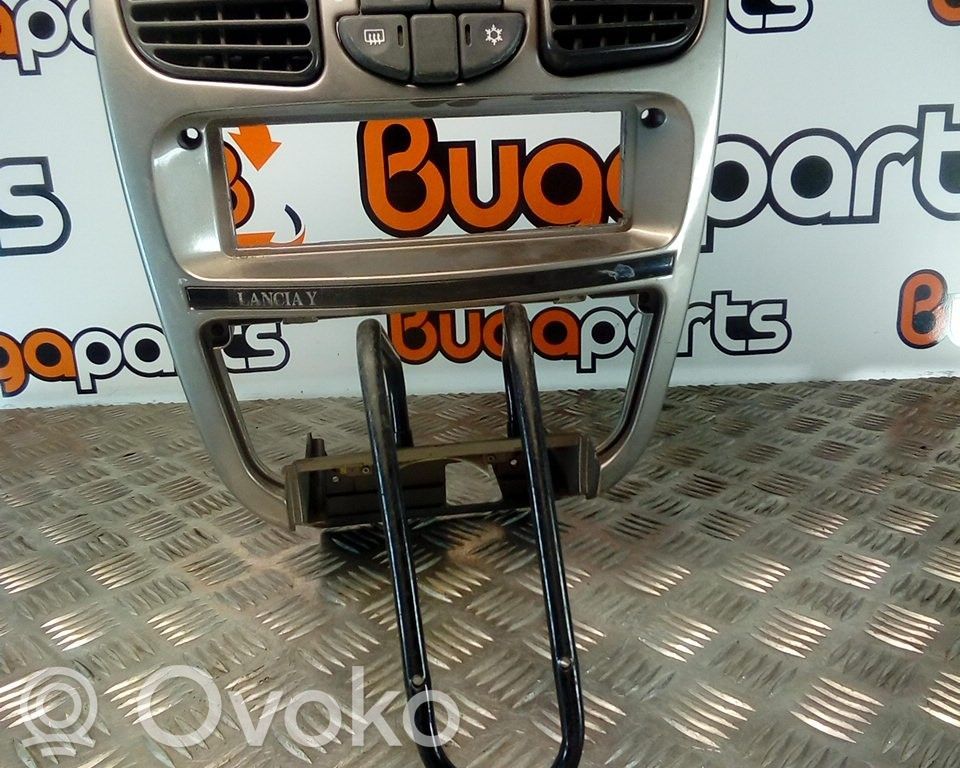Lancia Y 840 Centrinė konsolė 
