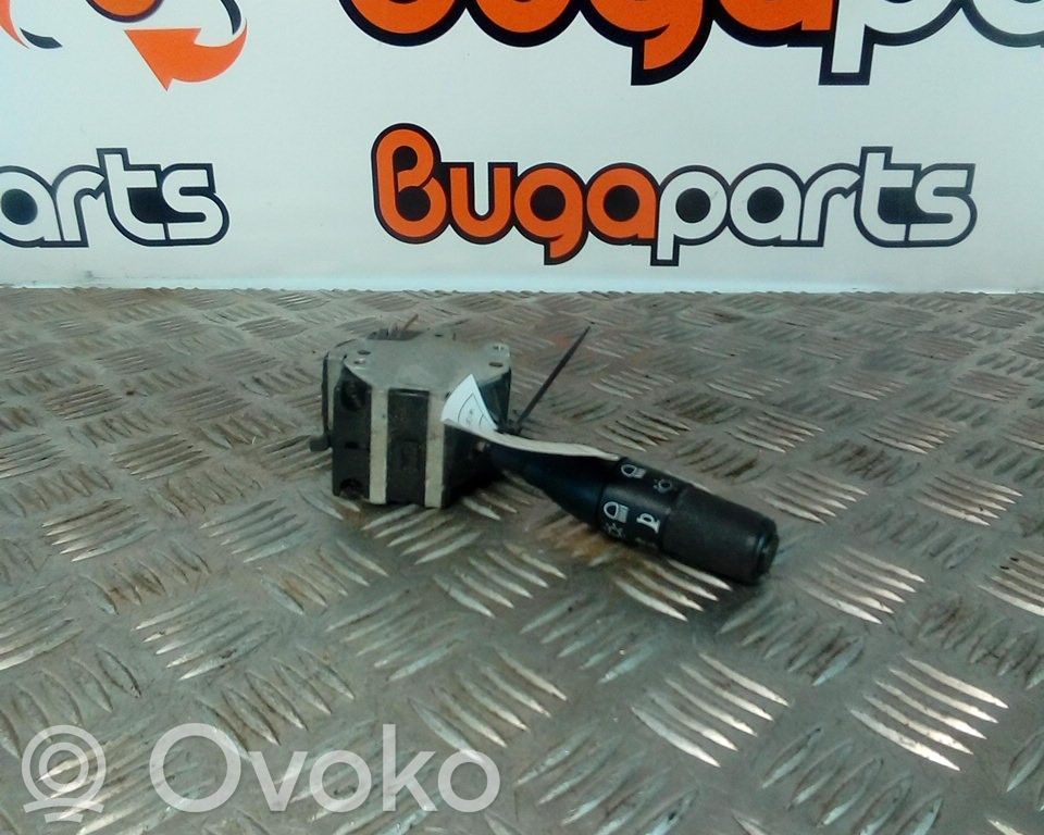 Renault Clio I Pyyhkimen/suuntavilkun vipukytkin 