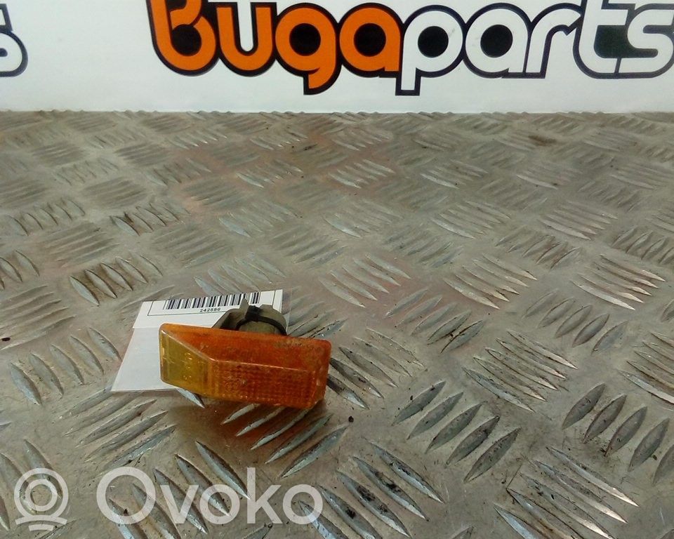 Peugeot 106 Priekšējā bufera pagrieziena rādītājs 