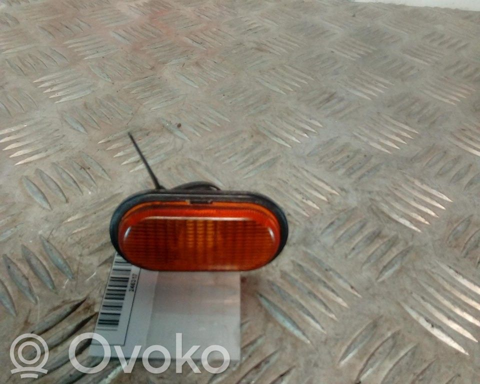 Renault Clio I Priekšējā bufera pagrieziena rādītājs 