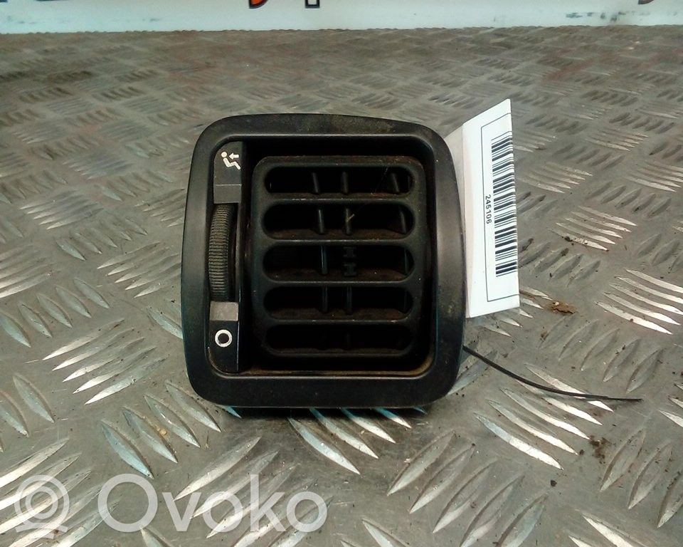 Grille d'aération centrale   DIREITO