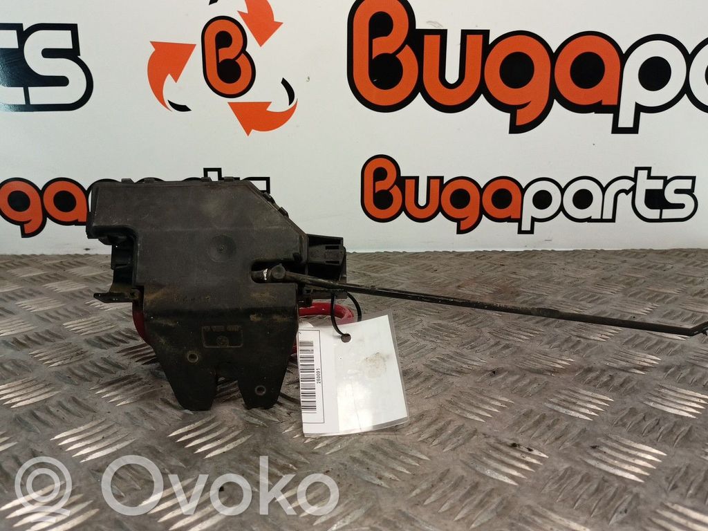 Aizmugurējā pārsega slēdzene (ārpusē)   8196401
