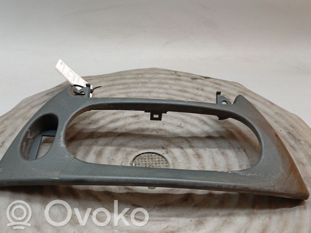 Renault Megane I Konsola środkowa / Radio / GPS 