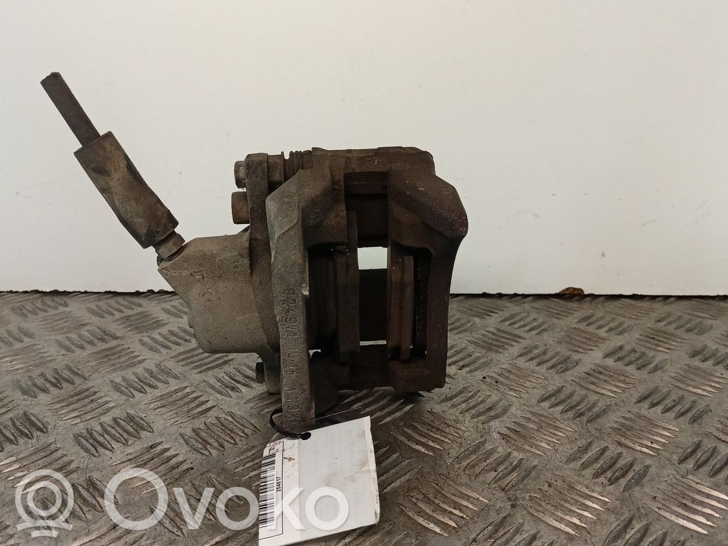 Front brake caliper   D161335