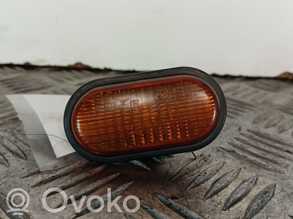 Renault Clio I Front bumper turn signal 