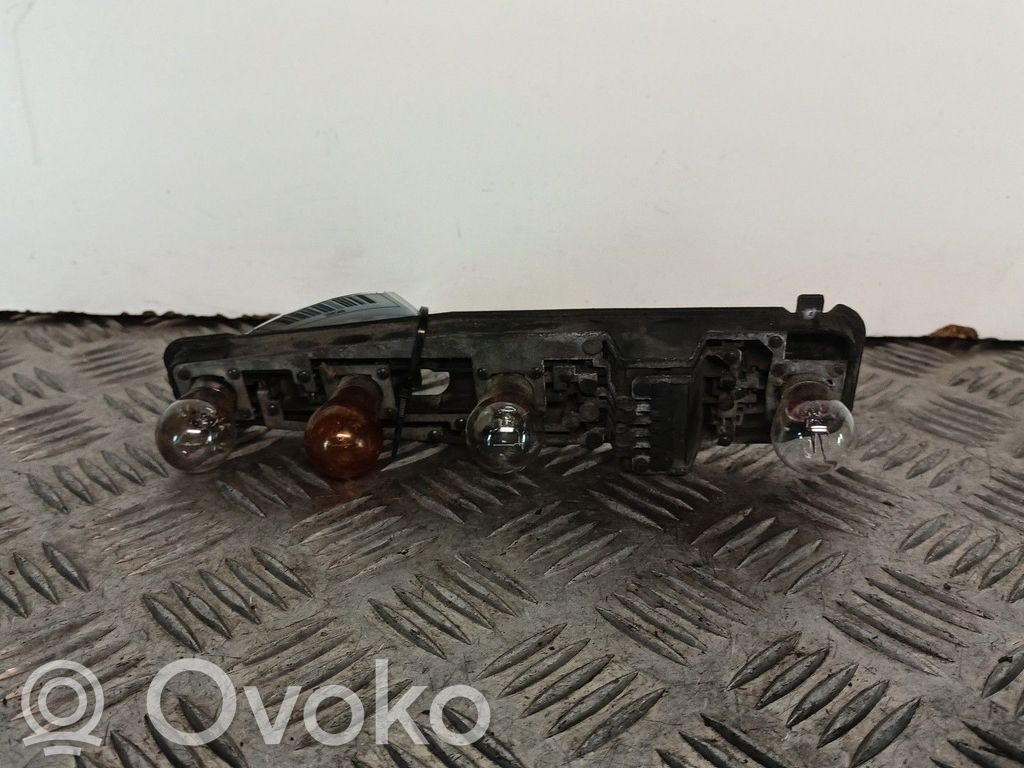 Opel Vectra B Aizmugures spuldzes vāka turētājs 