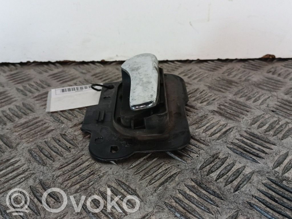 Manecilla interna puerta trasera   09134970