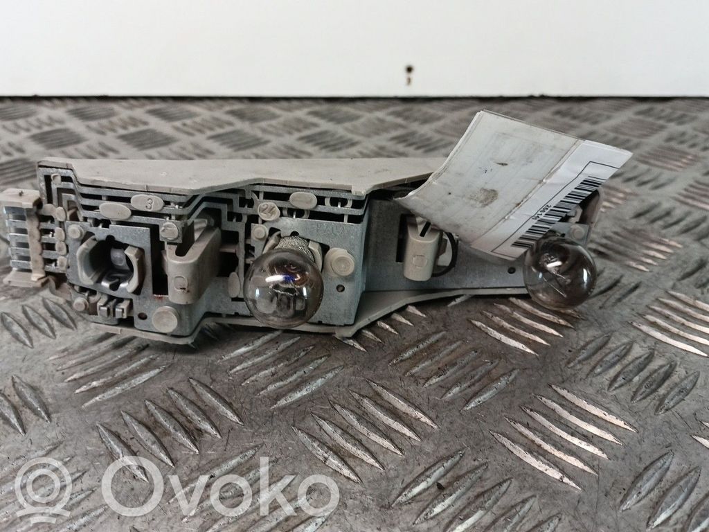 Takavalon polttimon suojan pidike   89FG13N004BA