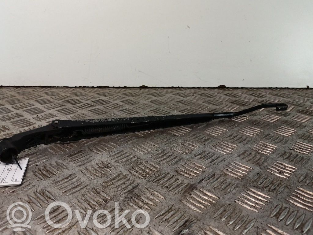 Toyota Corolla E110 Front wiper blade arm 