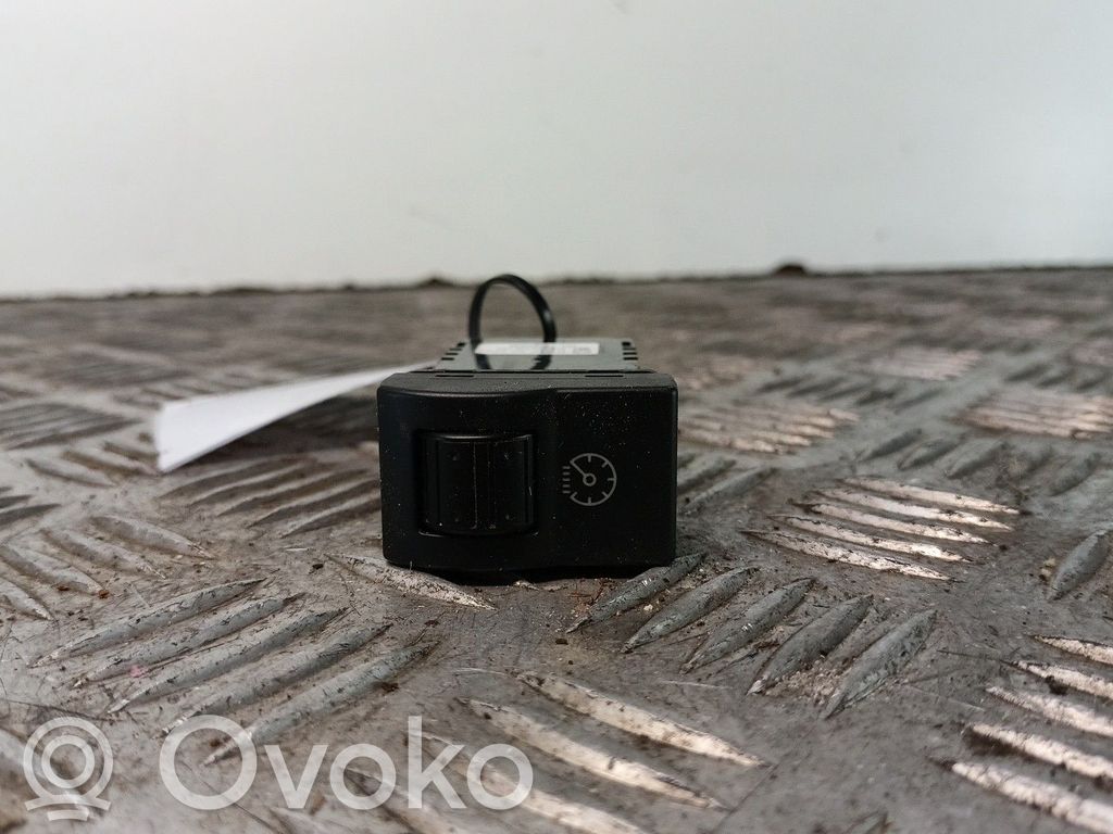 Lukturu slēdzis   BP4K666R0,04057800