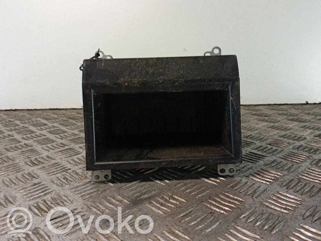 Toyota Corolla Verso E121 Mantu nodalījums 
