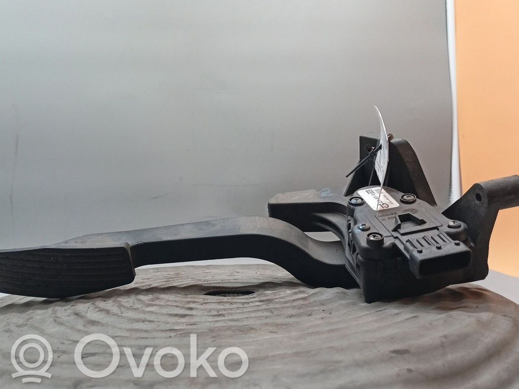Accelerator throttle pedal   9129423,6PV00811000