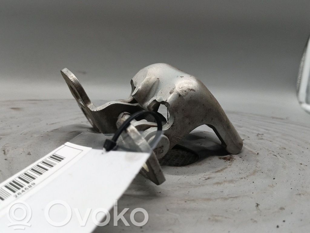 Priekšpusē augšējā vira (eņģe)   8200205018,205018,DIREITA