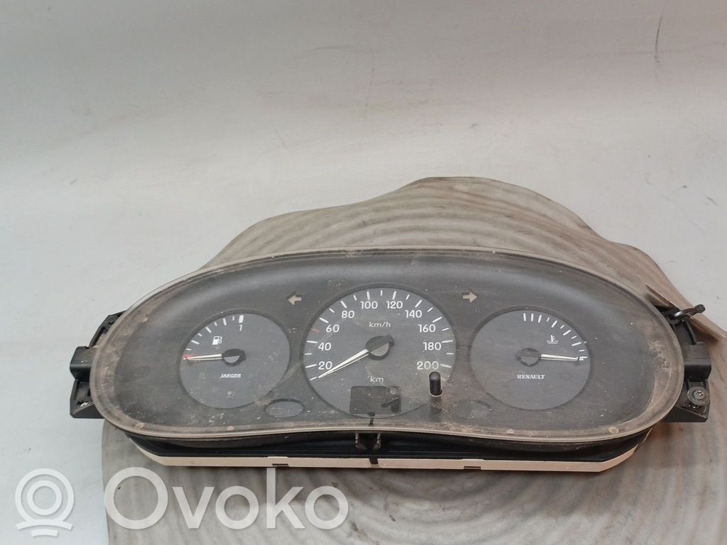 Renault Clio II Geschwindigkeitsmesser Cockpit 