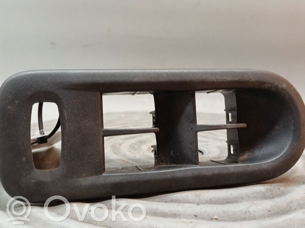 Renault Clio III Electric window control switch 