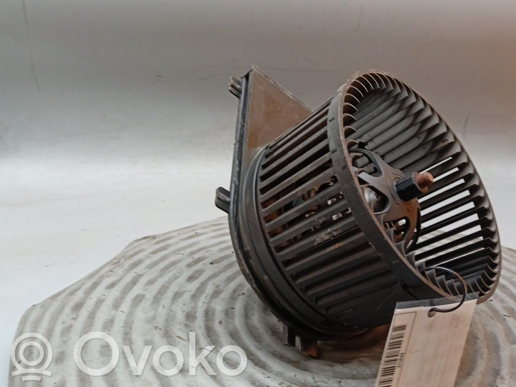 Lämmittimen puhallin   1J1819021C,F667325R,VALEO