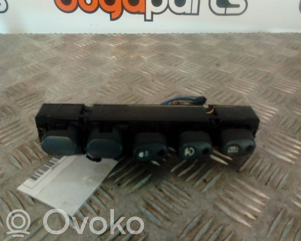 Fiat Punto (176) Interruptor de luz antiniebla 