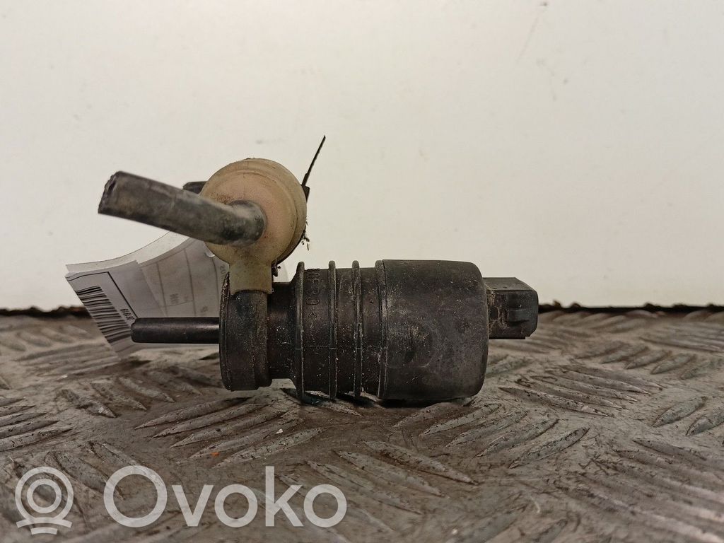 Volkswagen Polo III 6N 6N2 6NF Windscreen/windshield washer pump 
